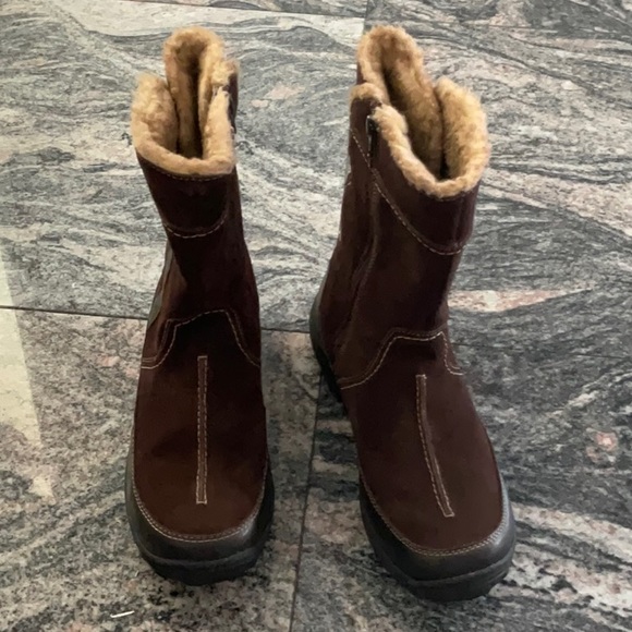 Clarks Boots Winter Leather Suede Women’s Size 9.5 Medium Brown Comfort Warm - Picture 13 of 13